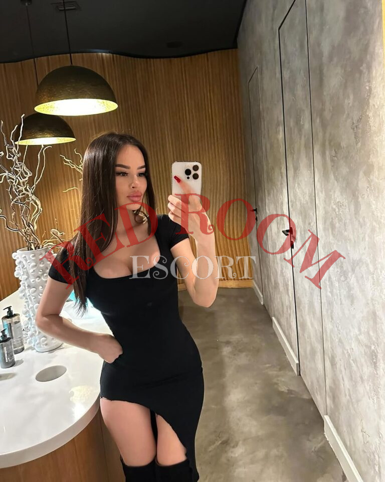 Эскортница Жалиш - грудь 4, рост 171 см, вес 52 кг, цвет волос Брюнетки