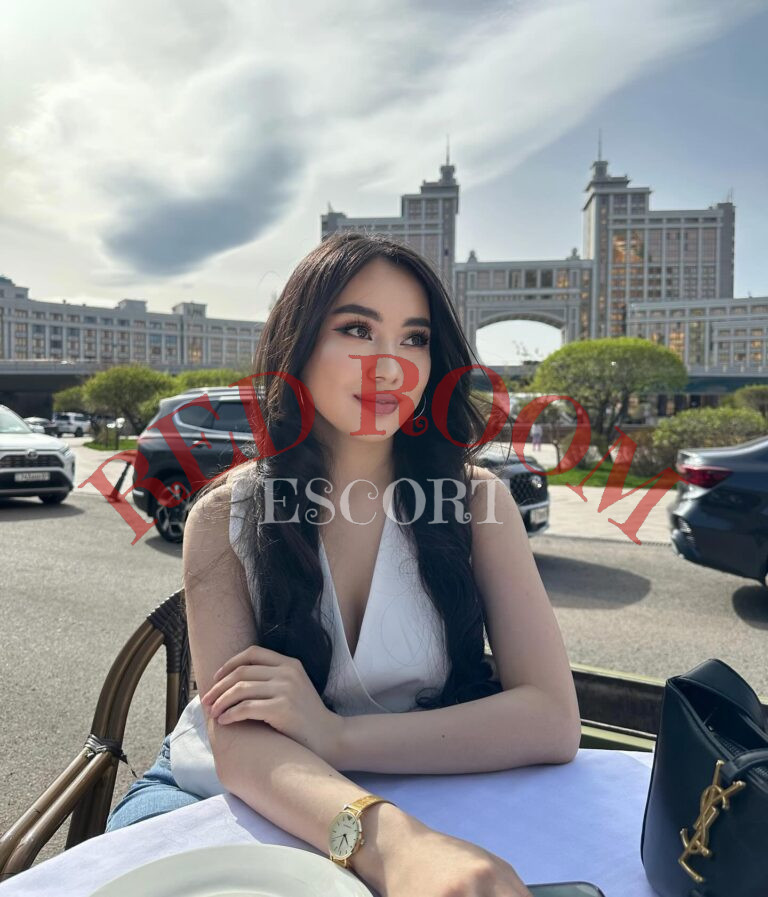 Эскортница Елгуль - грудь 1, рост 165 см, вес 50 кг, цвет волос Брюнетки